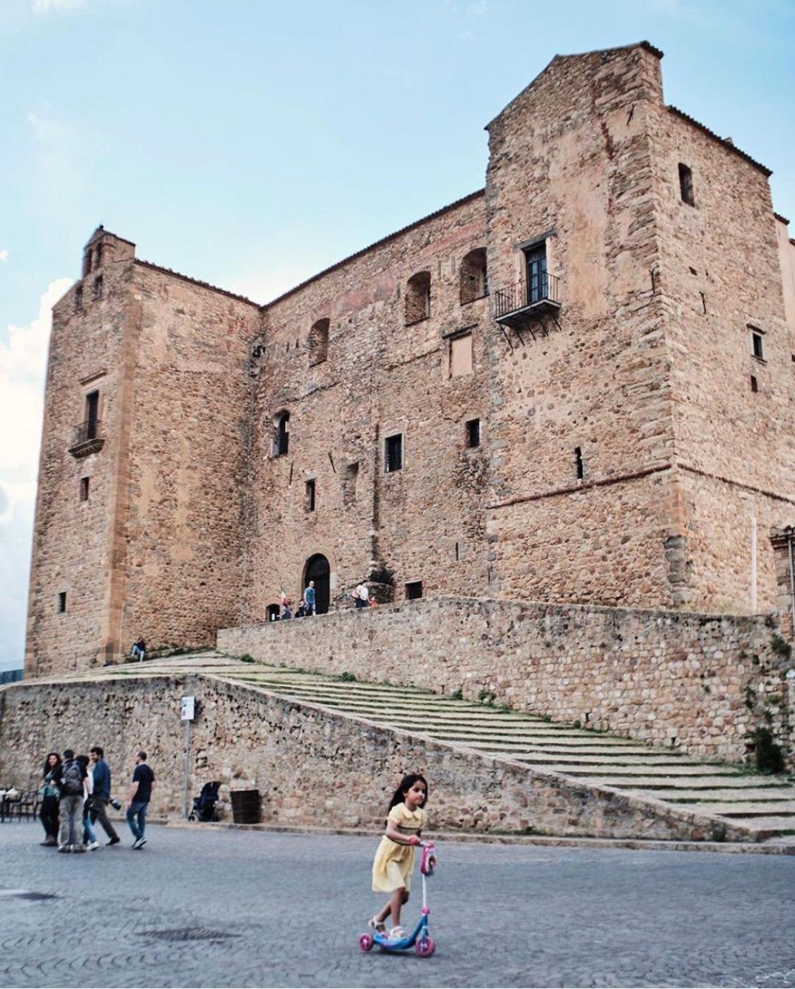 Porta San Paolo House Aparthotel Castelbuono  Exterior photo