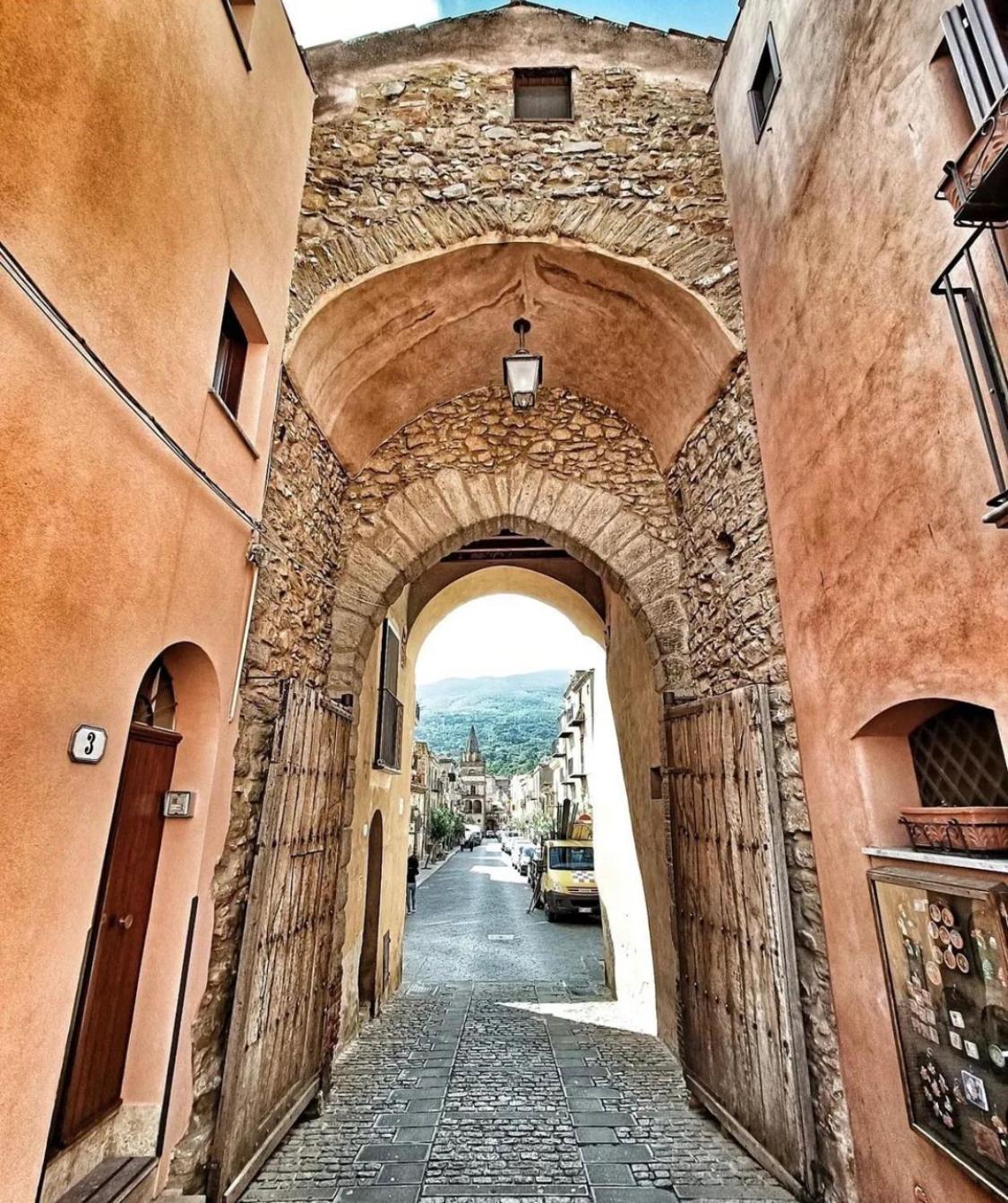 Porta San Paolo House Aparthotel Castelbuono  Exterior photo